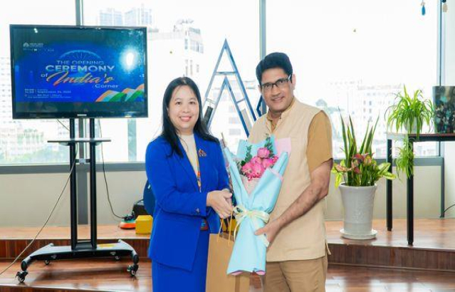 Inauguration Ceremony of Indian Corner in Hoa Sen University