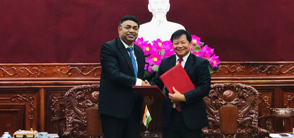 Consul General Dr. Madan Mohan Sethi met H.E Mr Tran Van Mi, Vice Chairman of People’s Committee of Binh Phuoc Province on 24th May, 2022.  Indian Consulate and Binh Phuoc Province signed the Minute of Understanding under which both sides agreed to  host and organise events  in trade & commerce, culture, training, digital transformation and tourism.