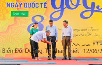 Consulate General of India in Ho Chi Minh City in coordination with the Department of Culture, Sports and Tourism of Binh Thuan Province organized the 8th International Day of Yoga on 12th June 2022 at Doi Duong Park in front of Phan Thiet Beach, Binh Thuan Province.