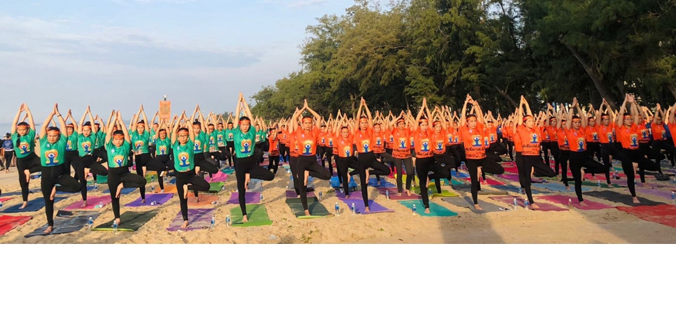 Consulate General of India in Ho Chi Minh City in coordination with the Department of Culture, Sports and Tourism of Binh Thuan Province organized the 8th International Day of Yoga on 12th June 2022 at Doi Duong Park in front of Phan Thiet Beach, Binh Thuan Province.